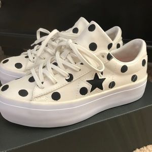 Size 7 women’s platform converse